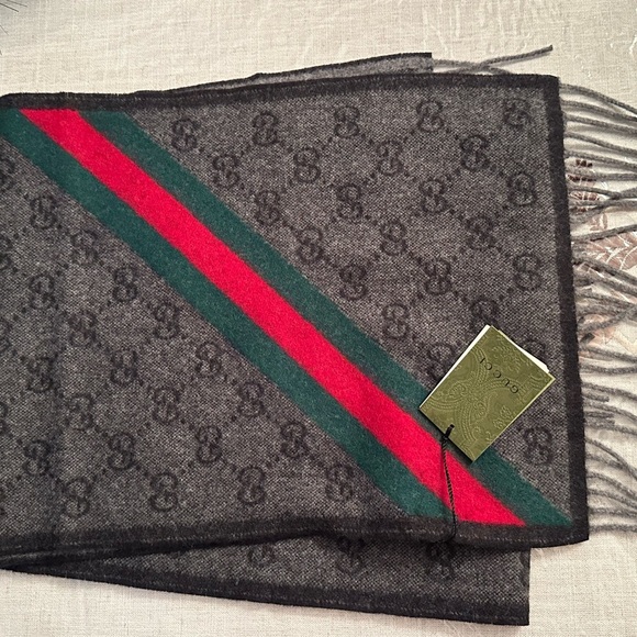 UNISEX GUCCI SCARF / NEW WITH TAG - Picture 8 of 9